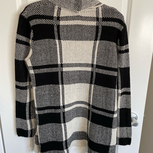 Suzy Shier Plaid Cardigan Size Large - Picture 2 of 2